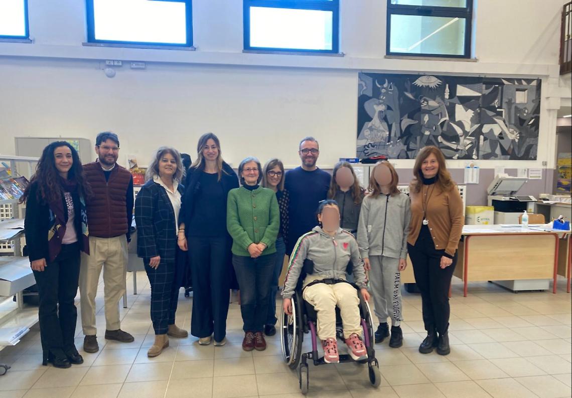 "Lions di Vigonza: un impegno costante per il futuro, donato materiale didattico alla scuola 'Don Milani'"