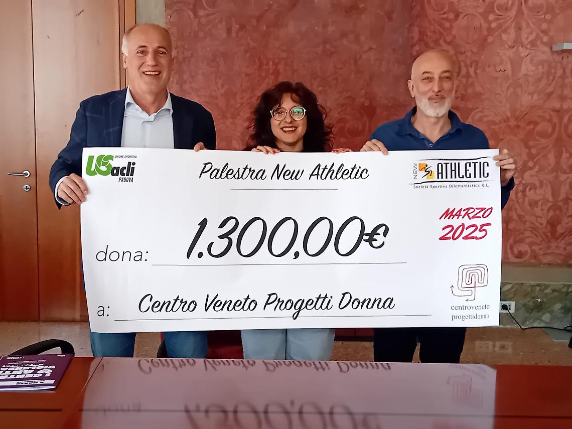 Foto della consegna della donazione