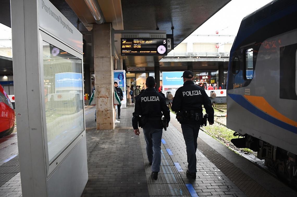 Venezia, borseggiatore pericoloso torna in città dopo allontanamento: carabinieri lo riportano al centro rimpatri