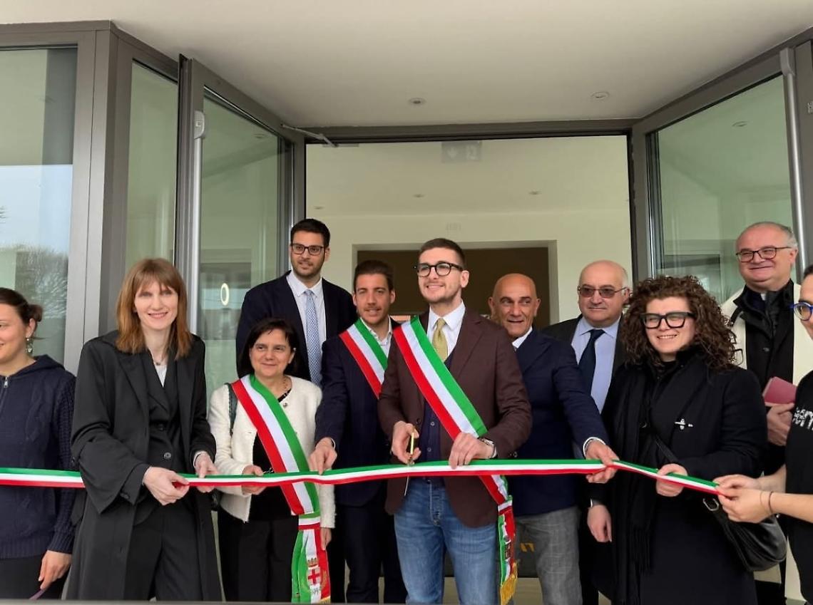 Persone all'inaugurazione 