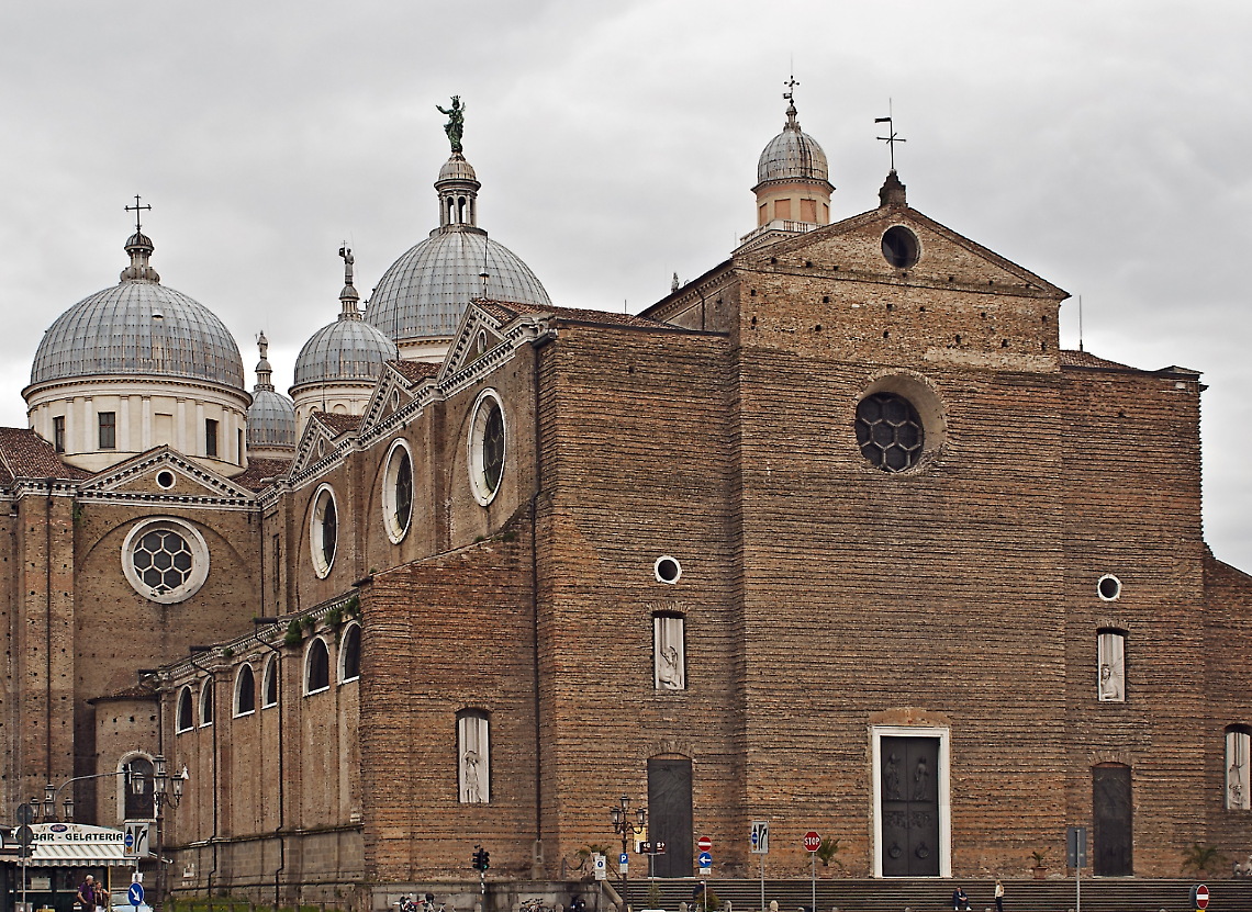 Riapre il Roseto di Santa Giustina: un’oasi di bellezza nel cuore di Padova