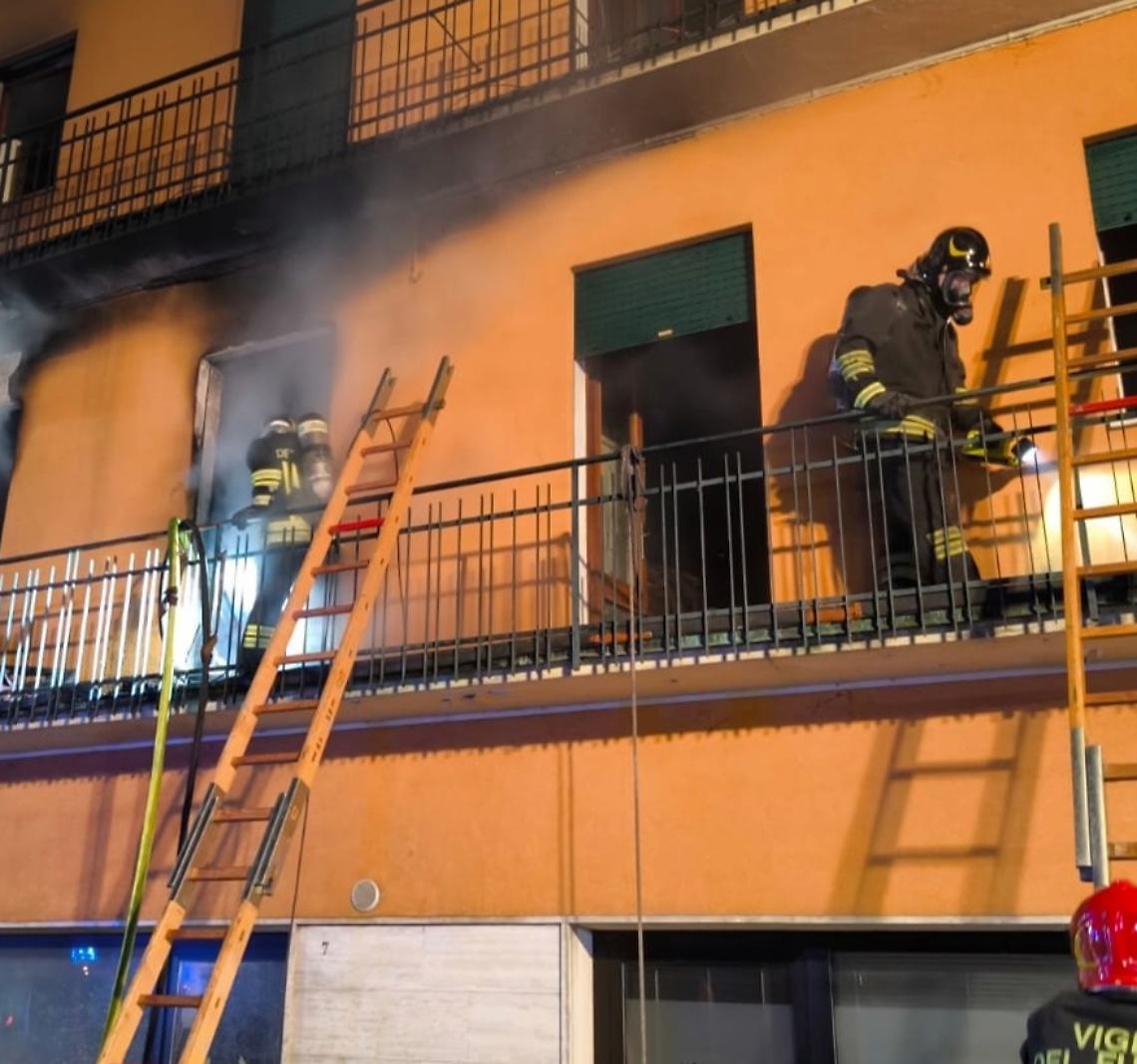 Verona, appartamento in fiamme: nonna, figlia e nipote in ospedale 