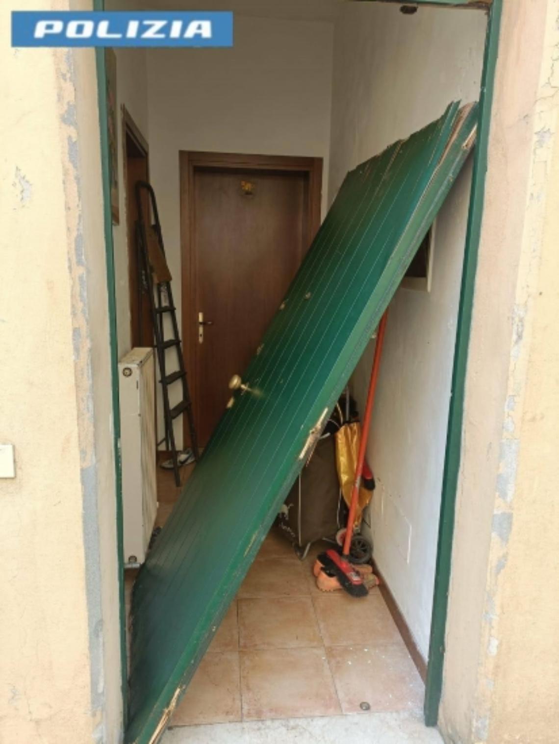 La porta sfondata