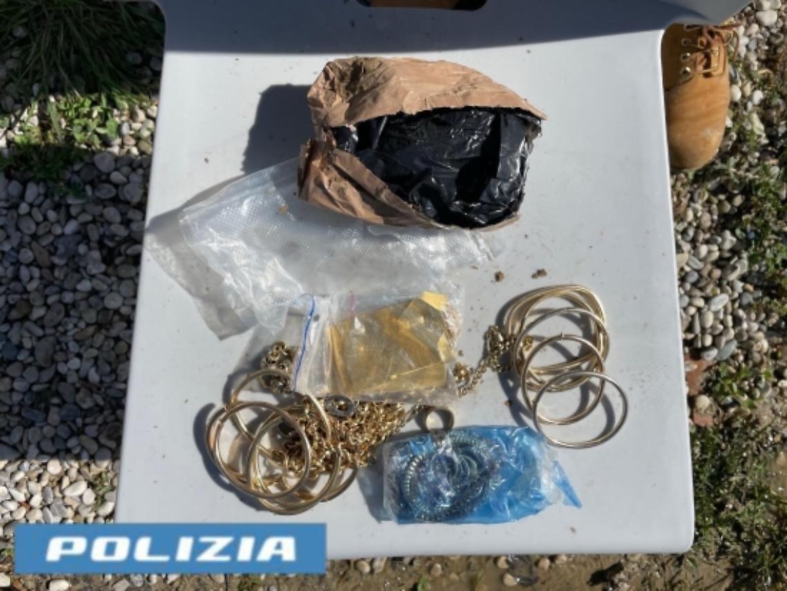 Vigonovo, sequestrato un immobile intestato a prestanome: scoperti nel giardino oro e gioielli rubati