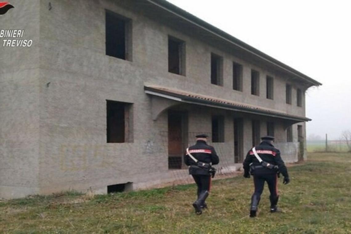 Il casolare in cui venivano perpetrate le aggressioni