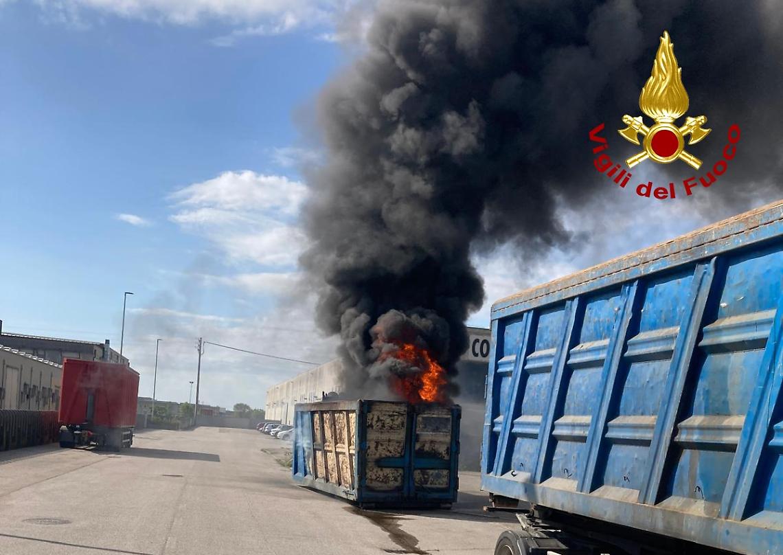 Foto dell'incendio