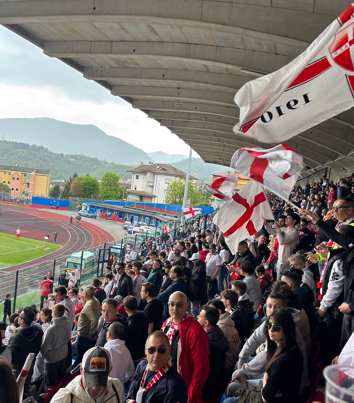 A Lumezzane è arrivato il Padova, accolto da migliaia di tifosi