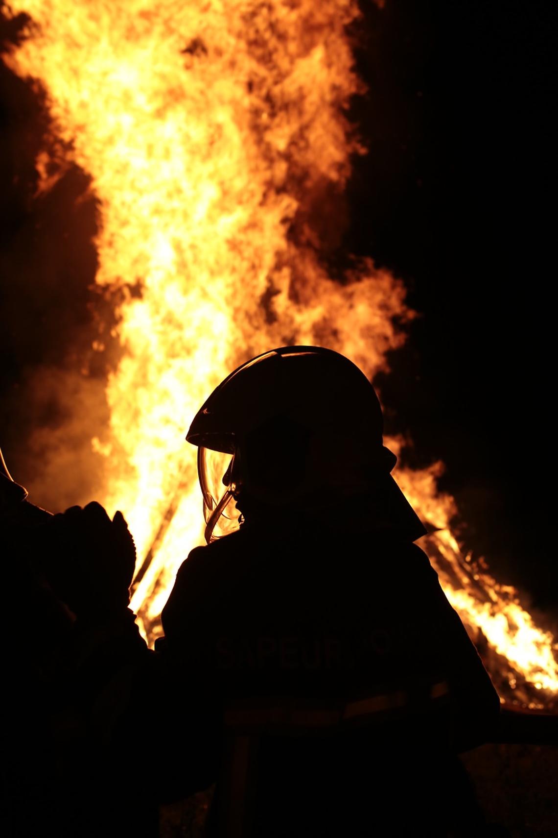 Paura a Motta di Livenza: auto in fiamme nel parcheggio del Santuario