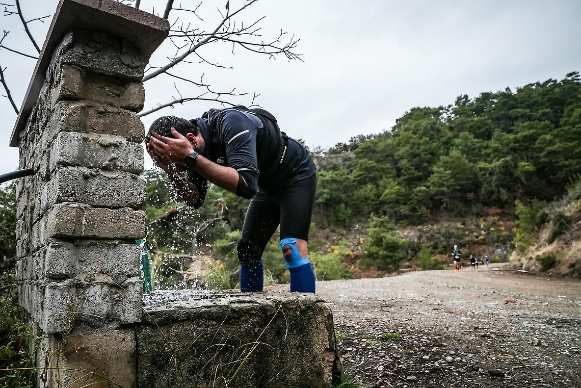 Valdagno, gara podistica finisce con oltre 100 intossicati: indagini sull’acqua contaminata