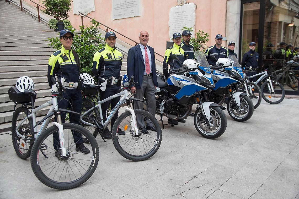 Padova, la sicurezza corre su due ruote: tornano in servizio gli agenti in bici