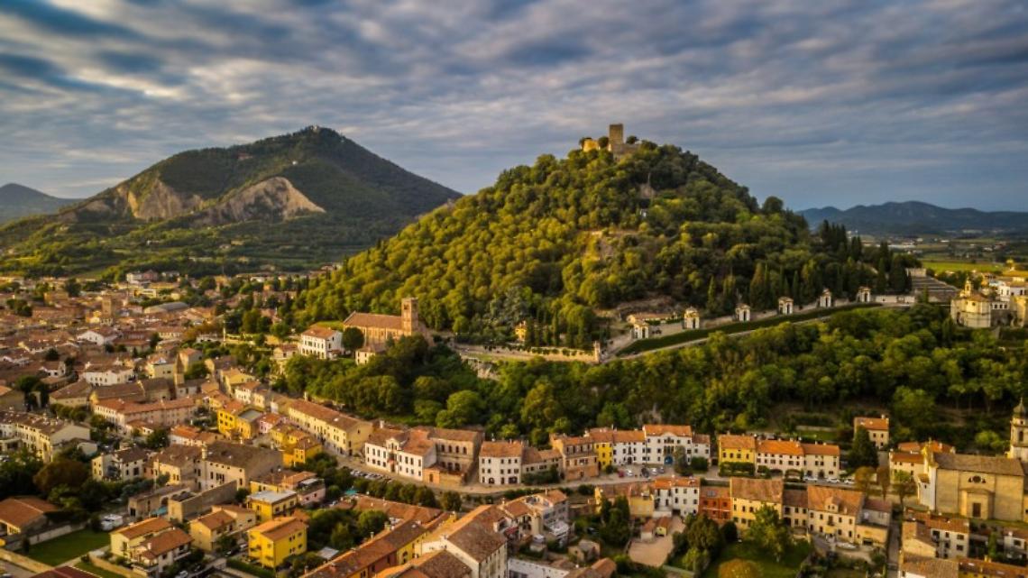 Tramonto sui Colli Euganei: un’escursione tra natura, storia e panorami mozzafiato