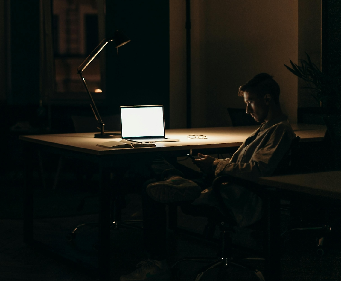 Lavorare di notte accelera l’invecchiamento muscolare, lo conferma uno studio