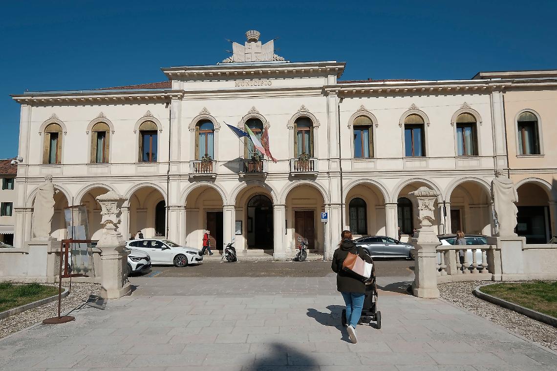 Le minoranze all'attacco della giunta: «Nel 2024 solamente ordinaria amministrazione»