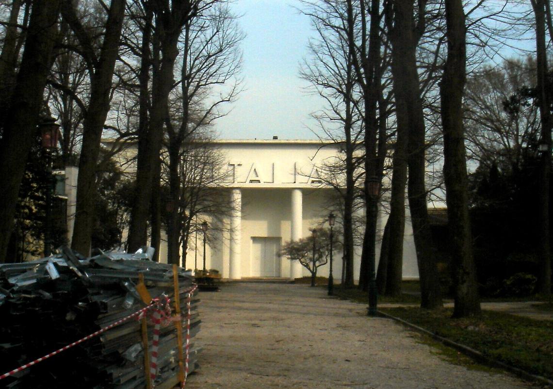 Addio a Koyo Kouoh, prima curatrice africana della Biennale d’Arte: si è spenta a 57 anni