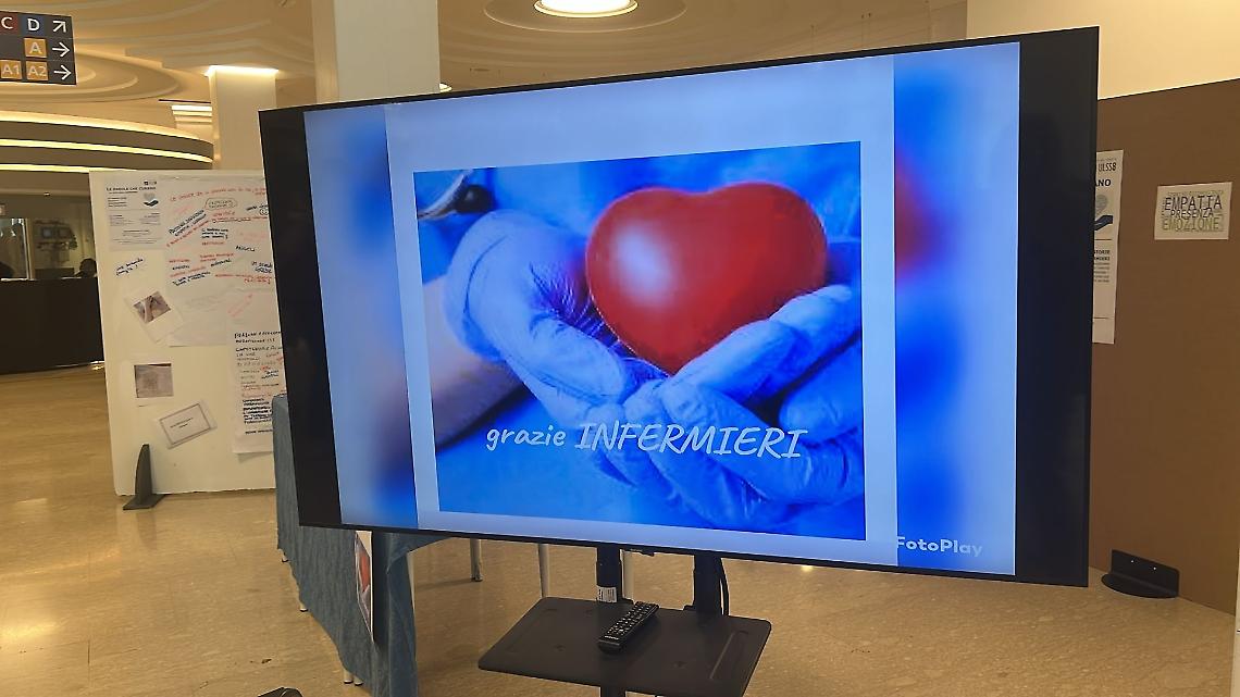 Uno dei messaggi proiettati negli ospedali vicentini