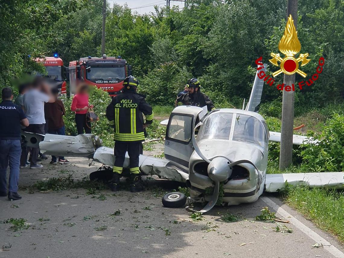 Foto dell'aereo precipitato