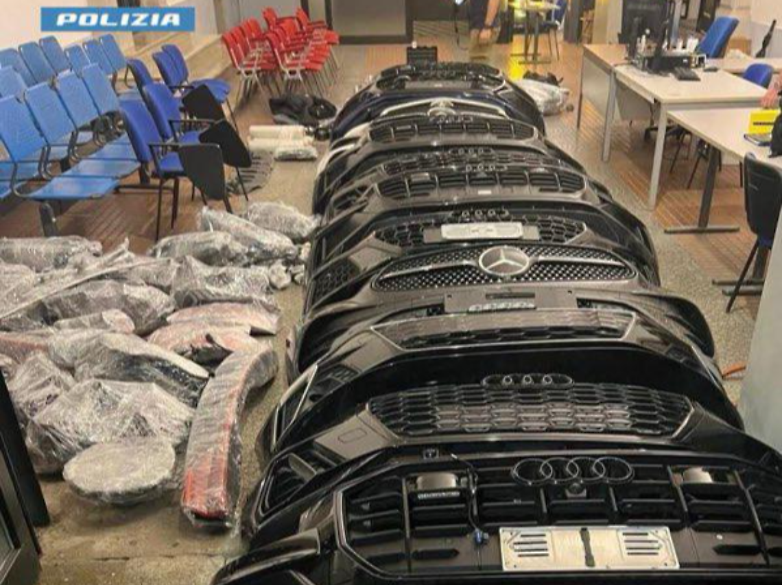 Foto del materiale sequestrato
