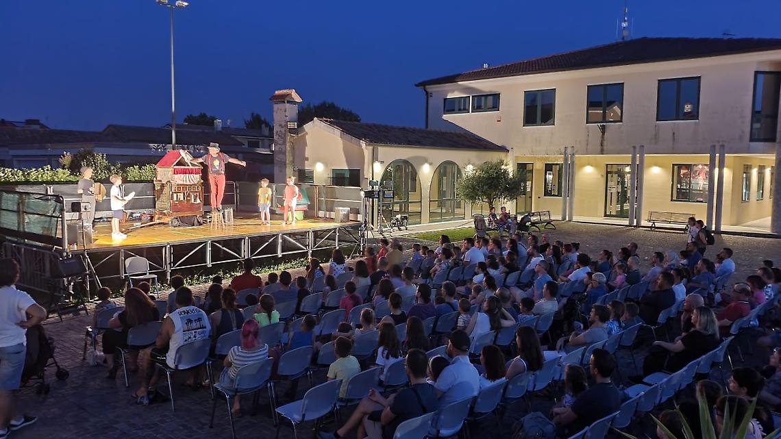 Sabato 21 giugno spettacolo teatrale  “I tre porcellini”, sabato 28 giugno spettacolo teatrale “Alice nel paese delle meraviglie”