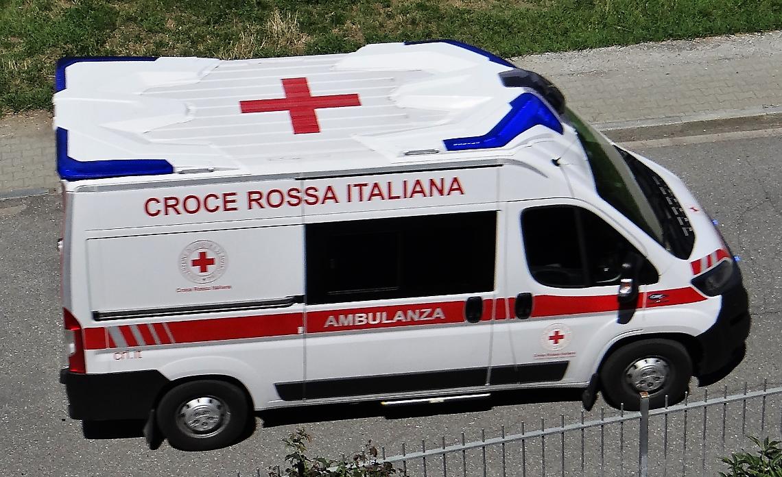 Scontro a Selvazzano: centauro grave dopo l&rsquo;impatto con un&rsquo;auto in via Euganea