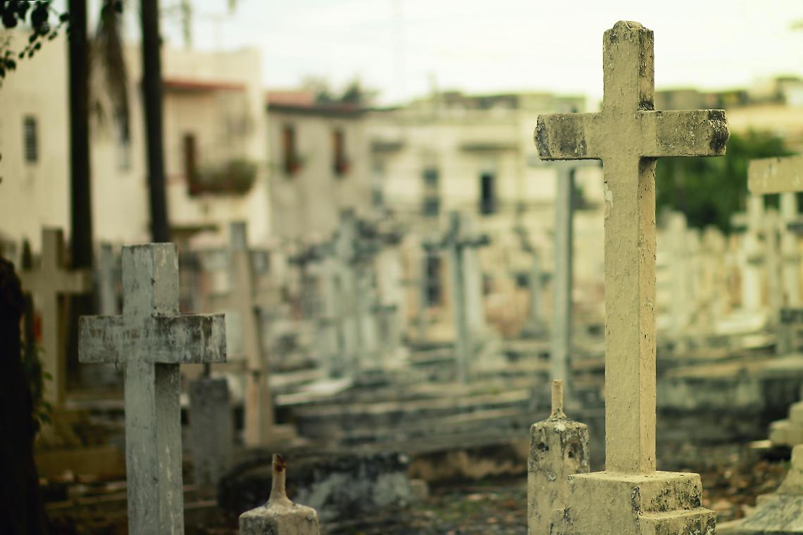 Abano Terme: rabbia e shock per atti di vandalismo al cimitero