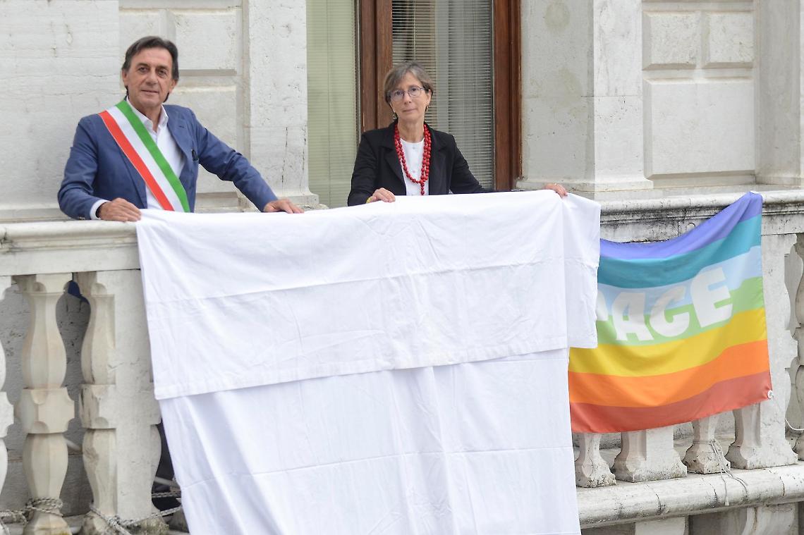 Un sudario bianco per Gaza a Padova, Giordani:  «Serve una posizione chiara contro il massacro»