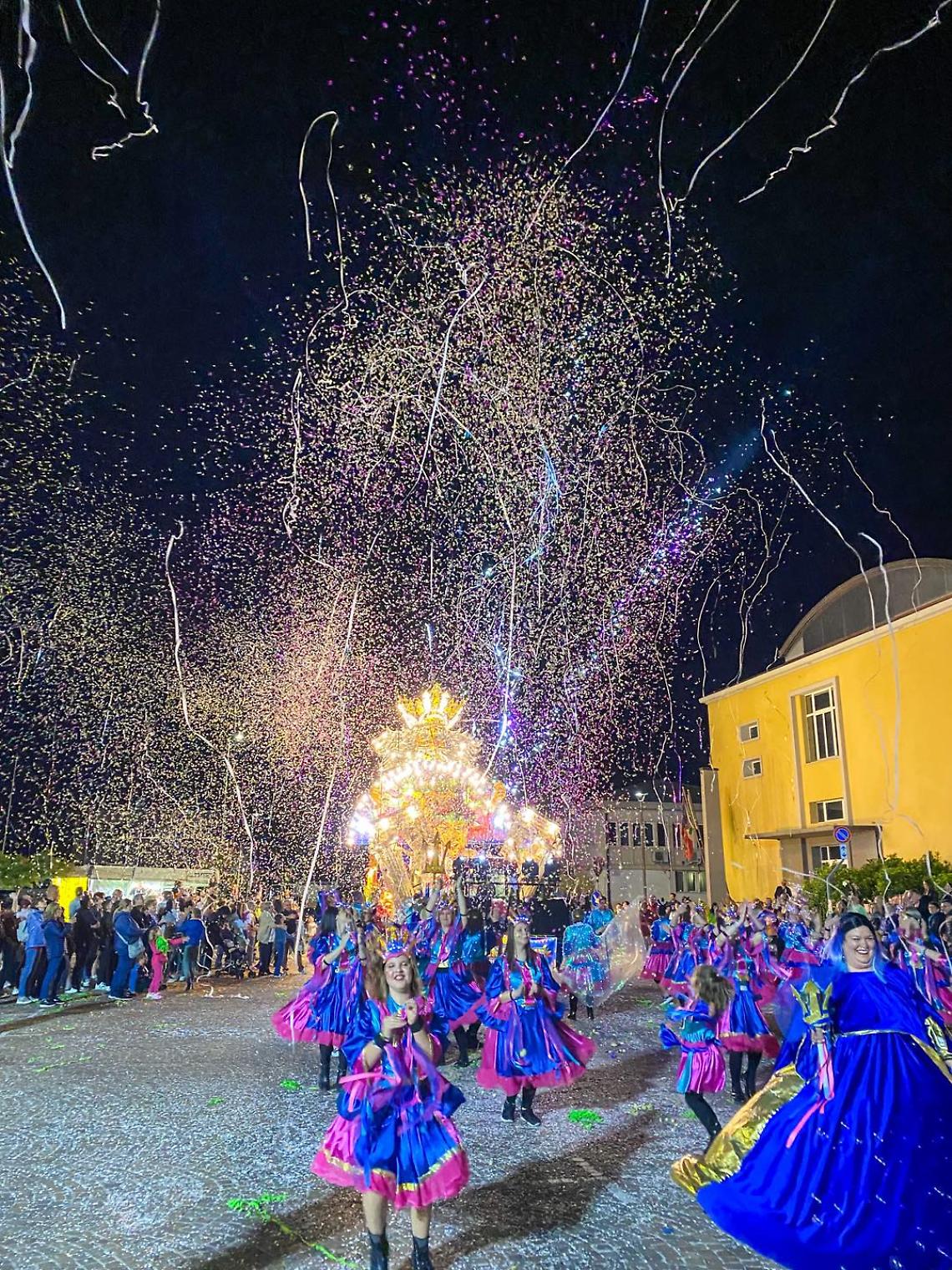 Dopo vent’anni tornano i carri mascherati a CurtaroloCoinvolti anche i bambini delle scuole 