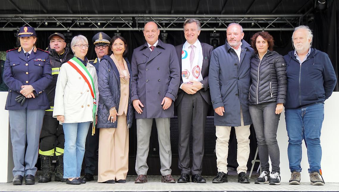 Istituzioni e autorità sul palco per l'inaugurazione dell'evento