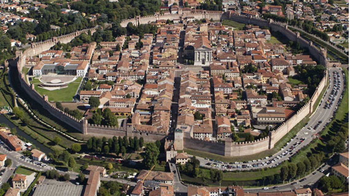 Vista aerea delle mura di Cittadella