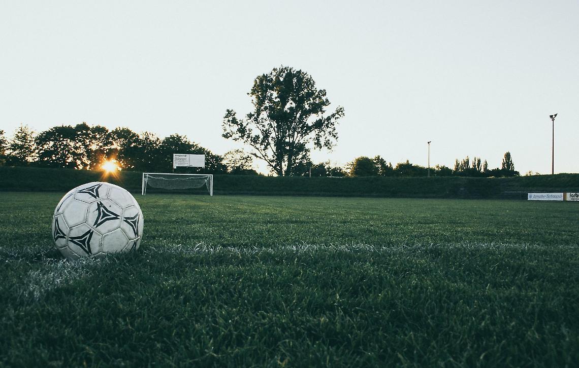 Raid vandalico al campo sportivo di Caerano: devastato il bar del Calcio Amatori