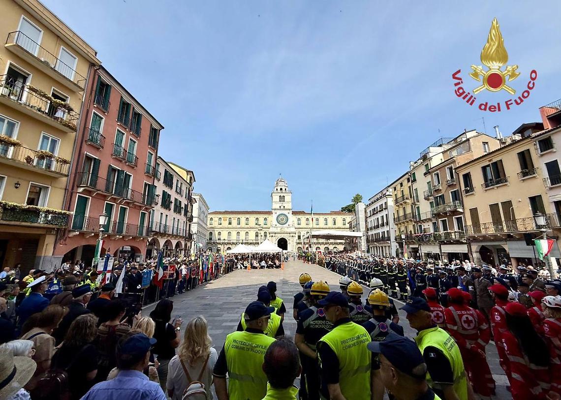 Foto della cerimonia in Piazza dei Signori