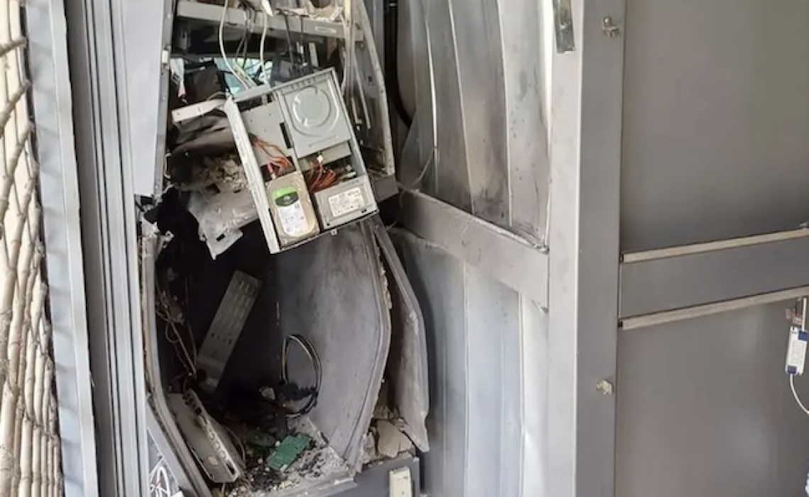 Foto del bancomat fatto esplodere a Bergamo