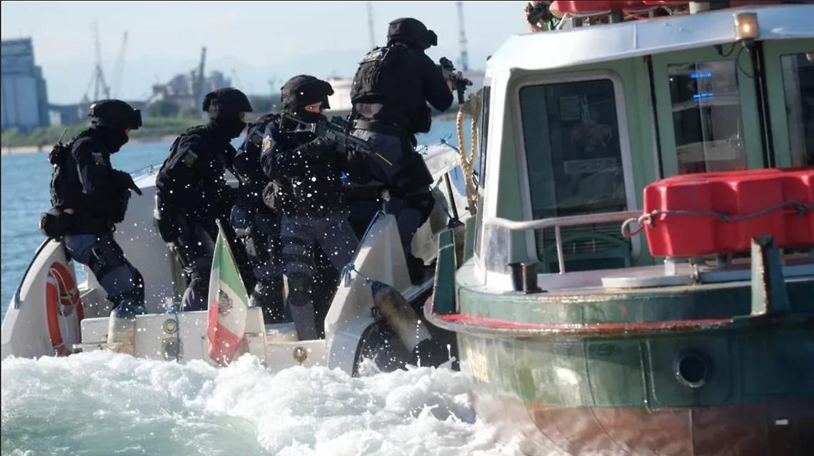 Esercitazione anti-terrorismo su un vaporetto ACTV nel 2019