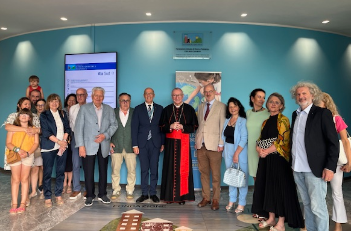 La visita del Cardinale Parolin all'Istituto di Ricerca Pediatrica: un messaggio di speranza e sostegno alla scienza per i bambini più vulnerabili