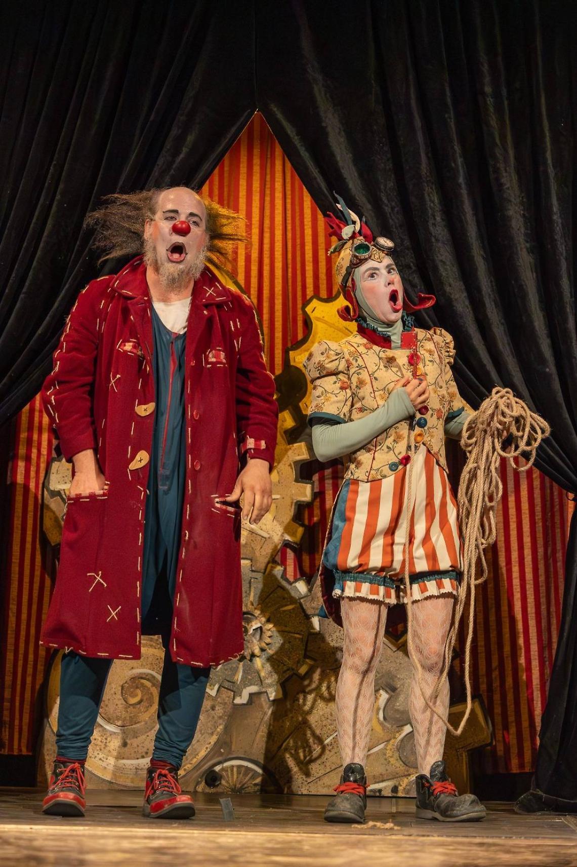 Acrobazie e risate riflettendo sul tempo, il Circo Patuf sbarca a Tessera