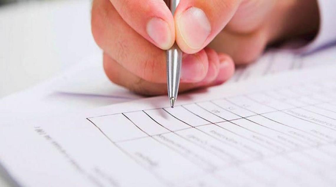 Obbligo di firma: foto di repertorio