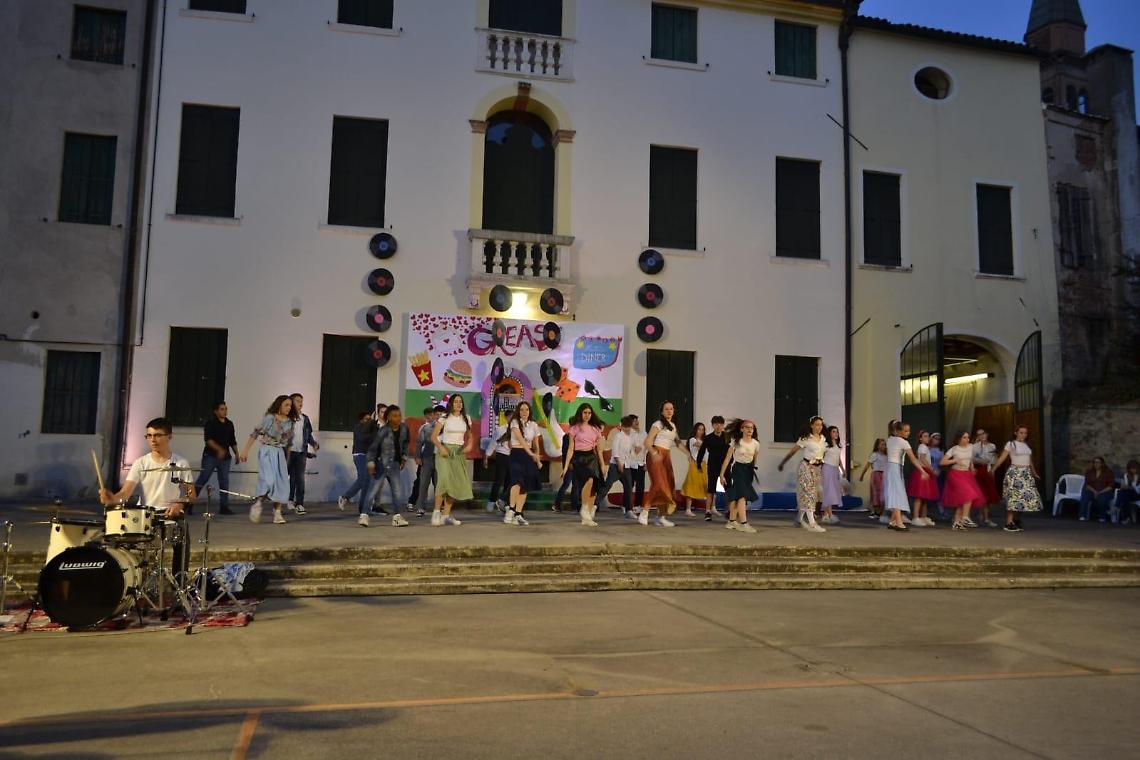 Sudenti attori, musicisti ballerini