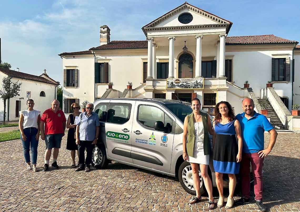 Alcuni addetti per il trasporto sociale 