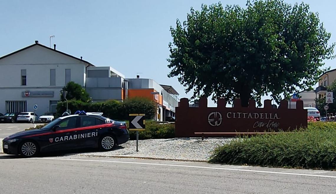 Giovane 21enne arrestato a Padova per maltrattamenti ai danni della madre: disposto l’allontanamento d’urgenza