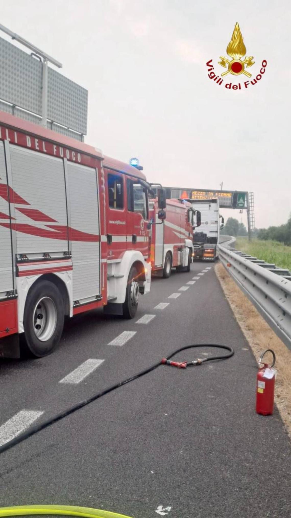 Godega di Sant’Urbano: incendio a un rimorchio sull’A28