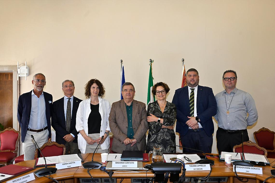 La firma dell'accordo