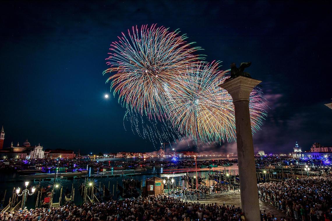 Redentore 2025, Casanova e la danza del fuoco: Venezia celebra l’amore eterno