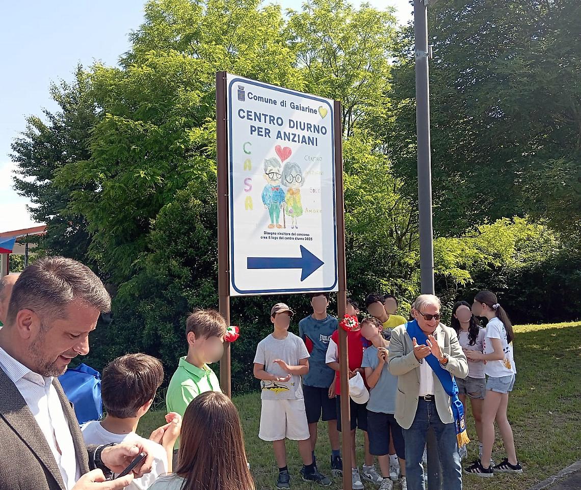Francenigo, quando un logo diventa comunità: bambini e anziani insieme per un simbolo che unisce