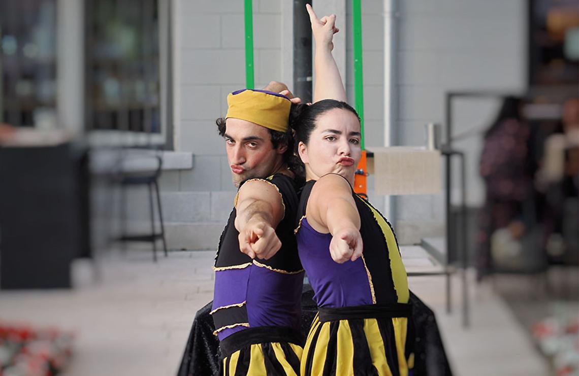A Moniego di Noale va di scena il Teatro Improbabile, acrobazie e comicità in piazza