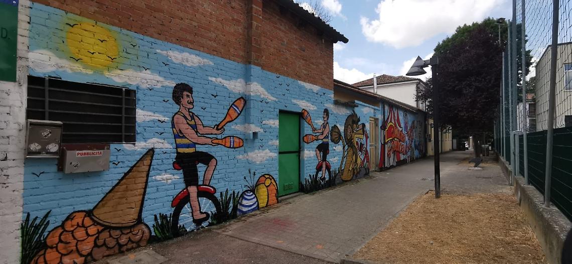 Mirano, Il circo prende vita sui muri di Zianigo: un murales dai piccoli artisti per la scuola "Zanetti Meneghini"