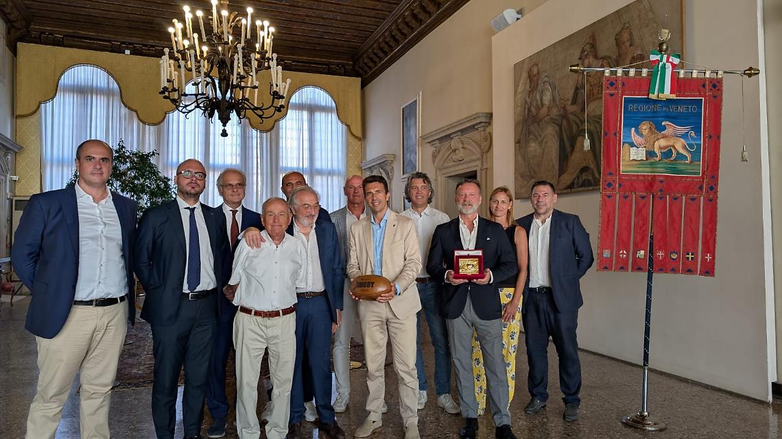 Foto della delegazione a palazzo Balbi