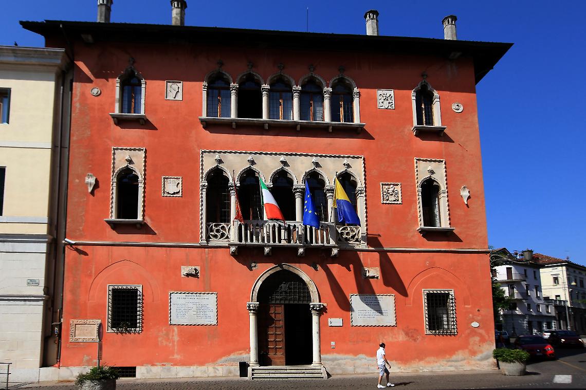 Polesine, estate nel vivo a Palazzo Rosso: tra sport, musica e relax il divertimento è assicurato
