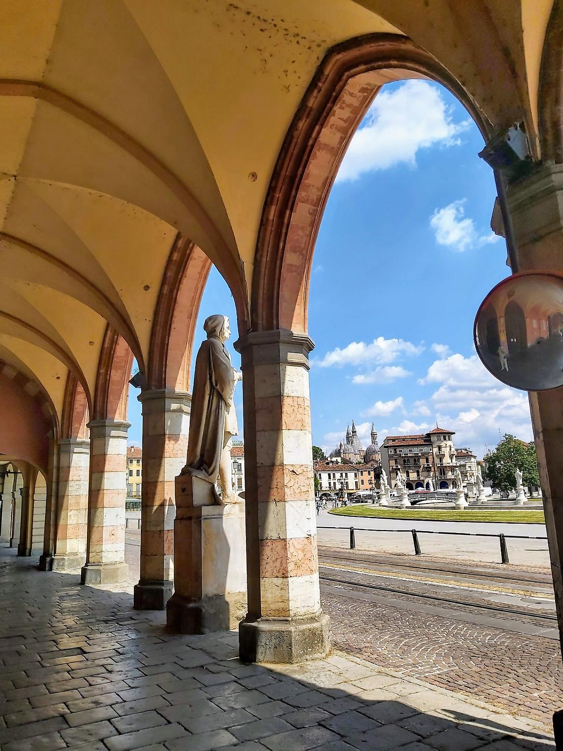 Alla scoperta dei portici di Padova: un tour serale tra arte, storia e curiosità