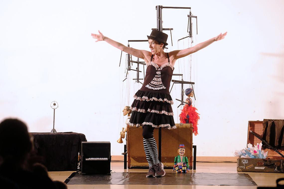 Magia, musica e marionette: “Varietà Prestige” incanta Rosolina Mare