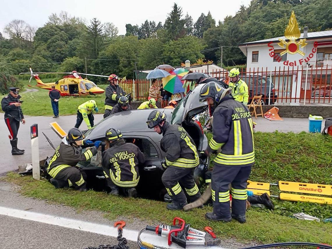 Incidente sulla SR348 a Setteville: auto fuori strada, tre feriti