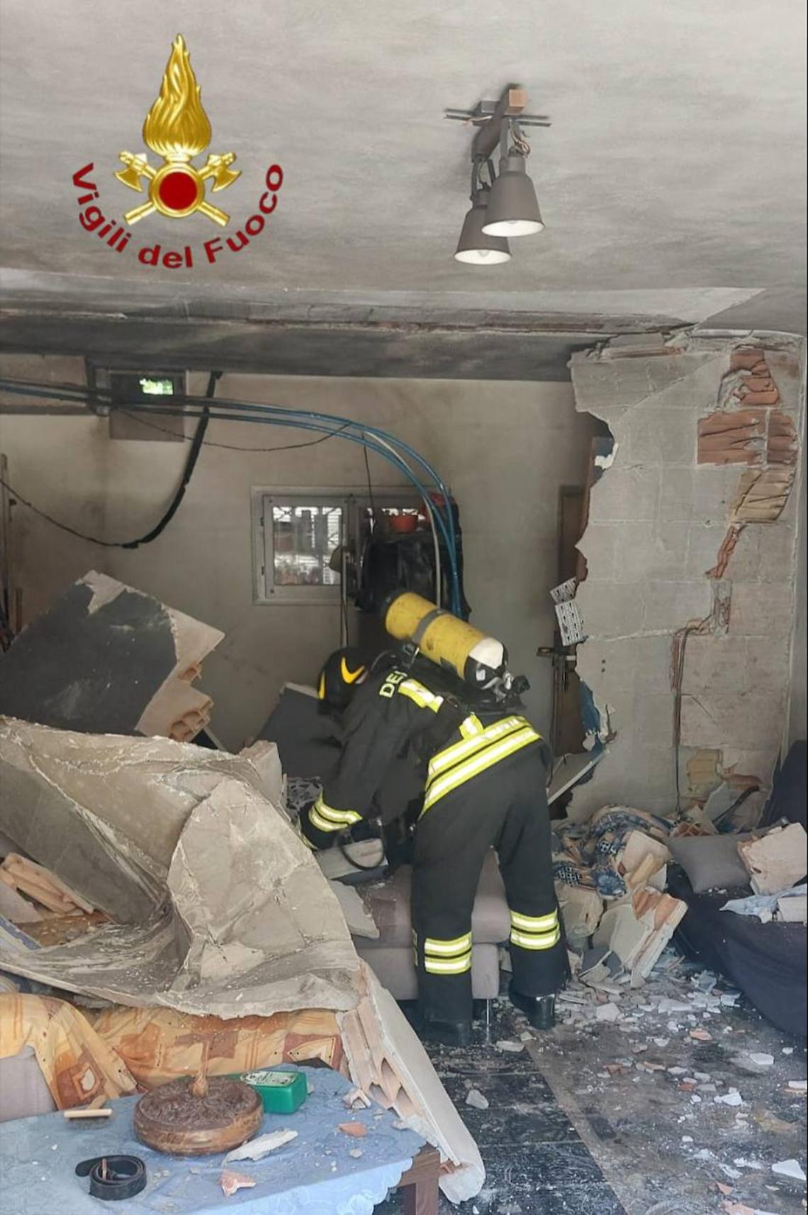 Villorba, esplosione in una casa: salvi i cani intrappolati